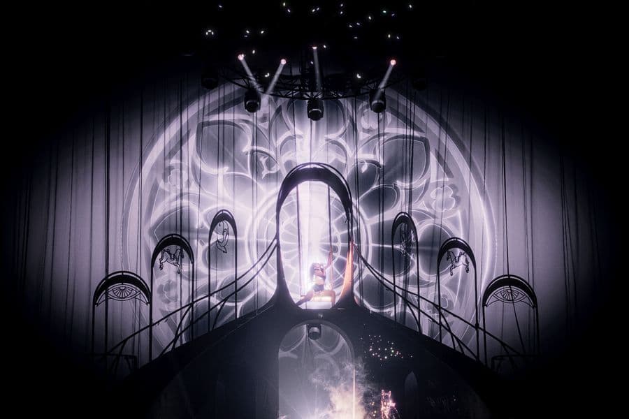 Window drawing on stage