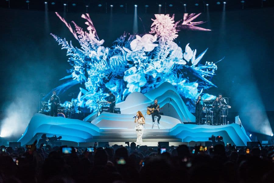 Jess Glynne’s European tour brought the four seasons to life through FRAY Studio’s panoramic video design, mixing filmed footage, 3D landscapes and live camera feeds.