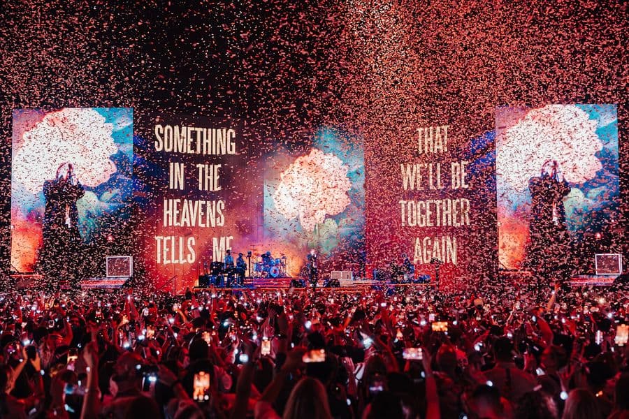 Confetti fills the arena as bold lyrics and vibrant colors cover the stage screens during Lewis Capaldi’s show, a FRAY Studio design highlight.