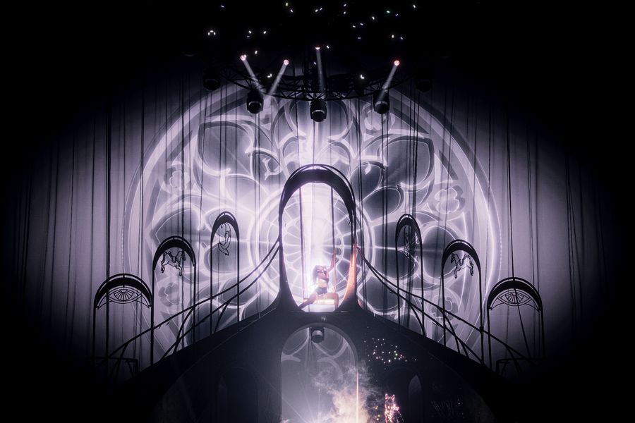 Window drawing on stage